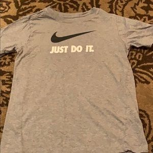 Boys Lg Nike tshirt